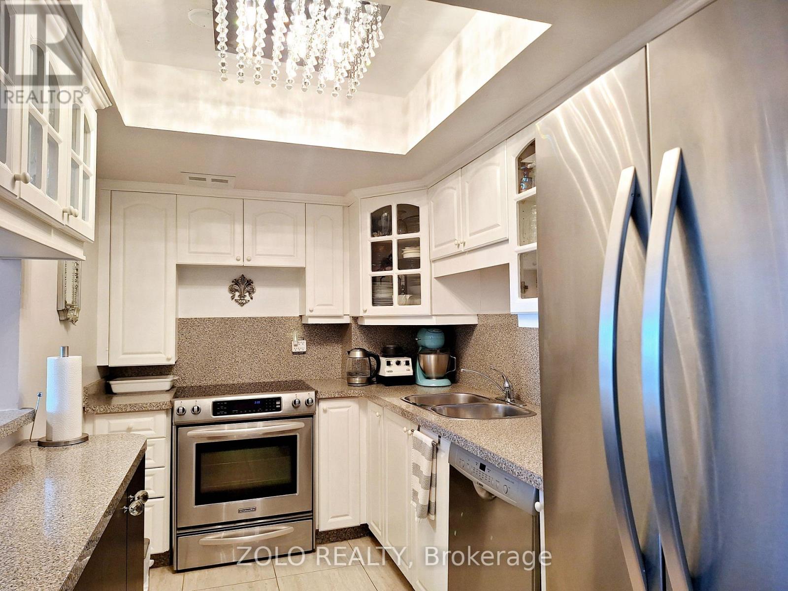 1001 - 300 Webb Drive, Mississauga, Ontario  L5B 3W3 - Photo 13 - W12429743