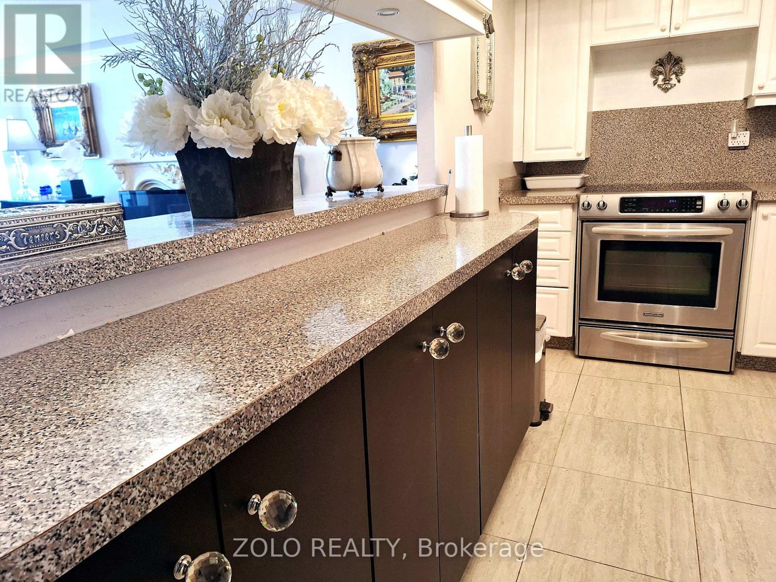 1001 - 300 Webb Drive, Mississauga, Ontario  L5B 3W3 - Photo 15 - W12429743