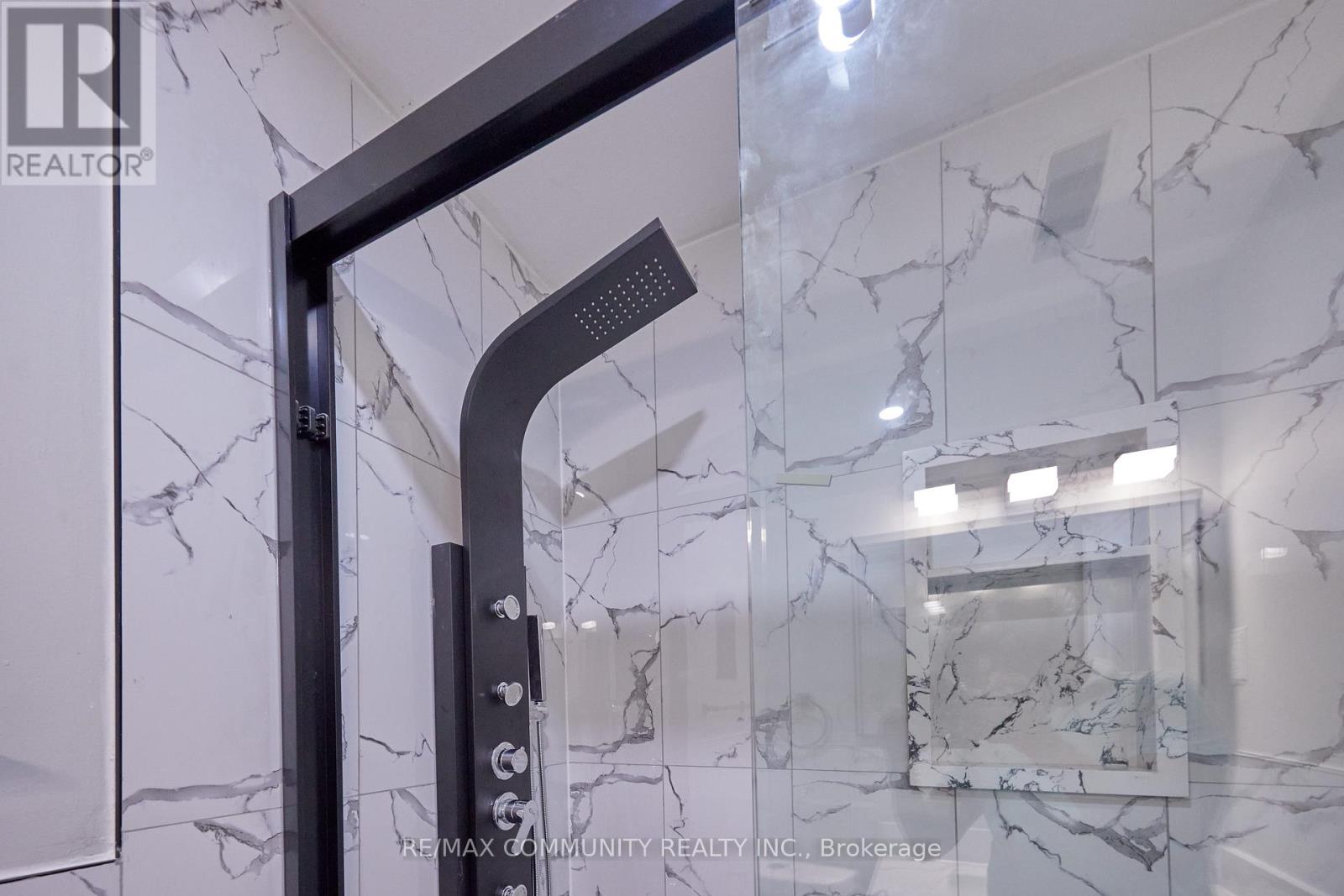 71 Willowridge Road, Toronto, Ontario  M9R 3Z2 - Photo 17 - W12429749