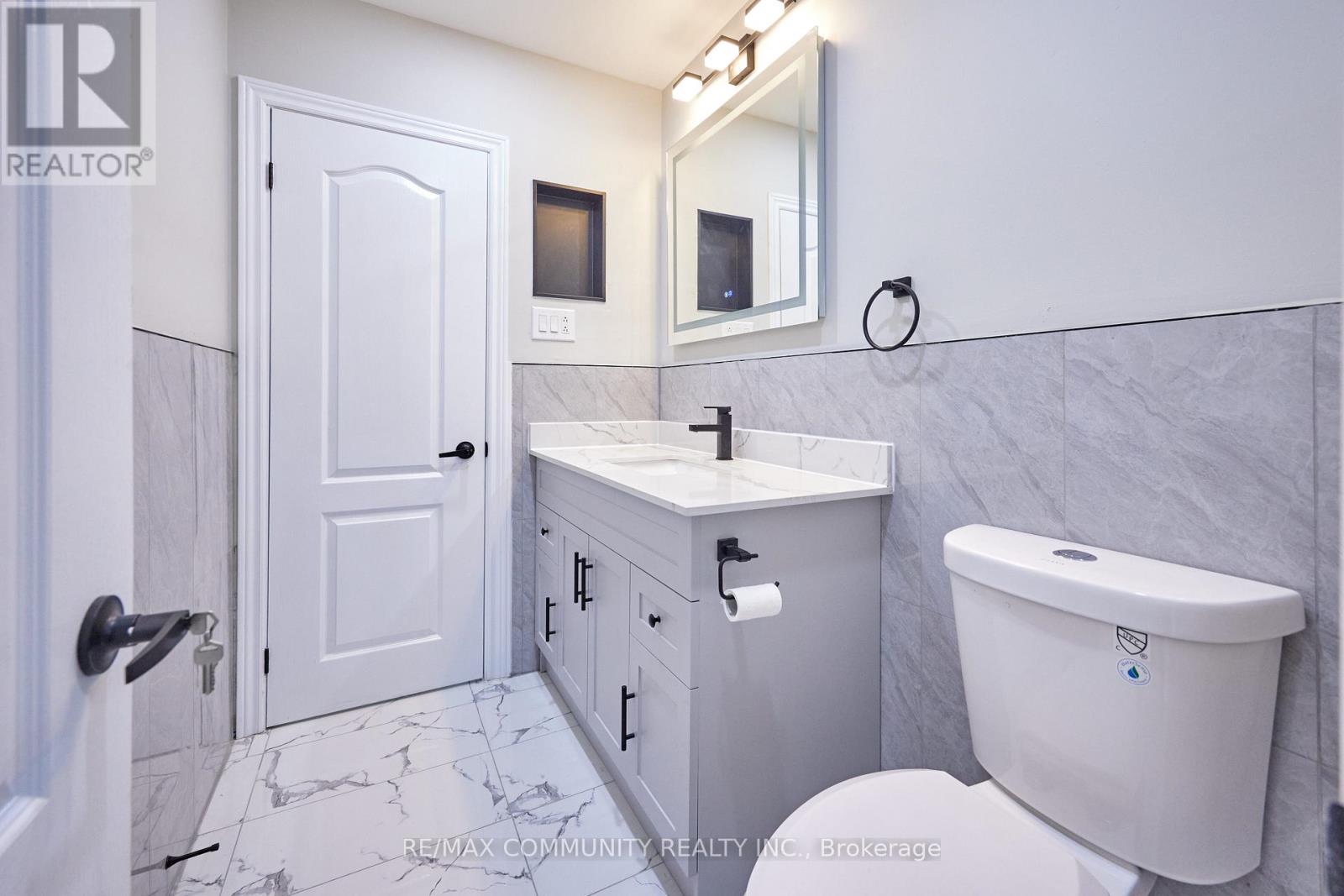 71 Willowridge Road, Toronto, Ontario  M9R 3Z2 - Photo 18 - W12429749