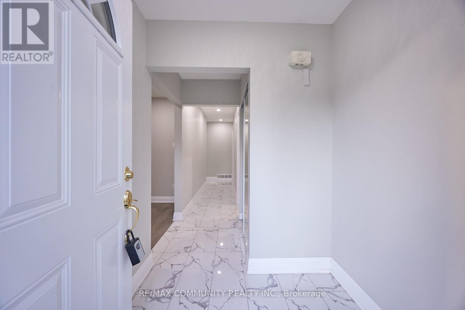 71 Willowridge Road, Toronto, Ontario  M9R 3Z2 - Photo 3 - W12429749
