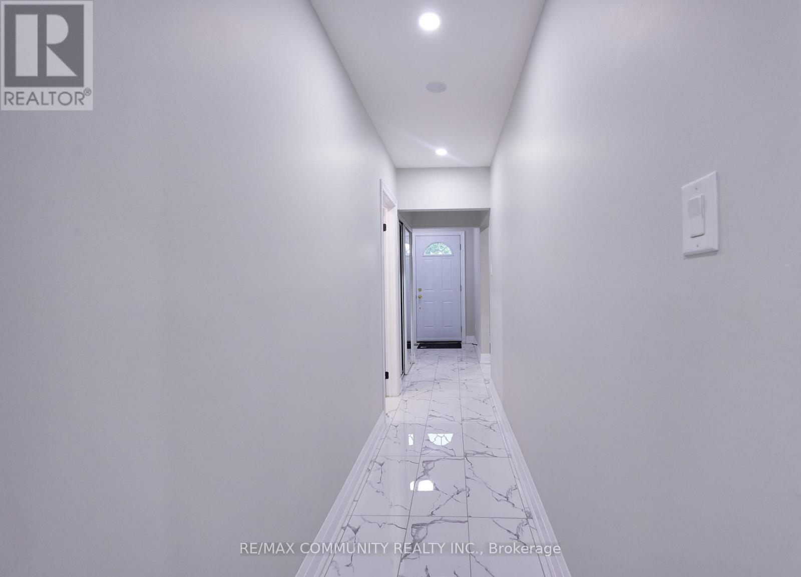 71 Willowridge Road, Toronto, Ontario  M9R 3Z2 - Photo 4 - W12429749