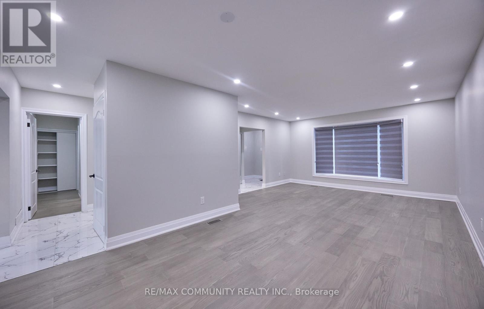 71 Willowridge Road, Toronto, Ontario  M9R 3Z2 - Photo 5 - W12429749