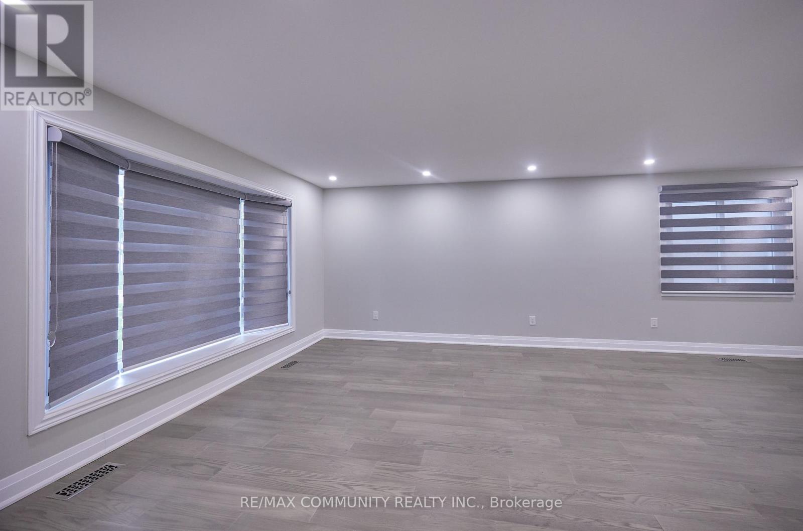 71 Willowridge Road, Toronto, Ontario  M9R 3Z2 - Photo 6 - W12429749