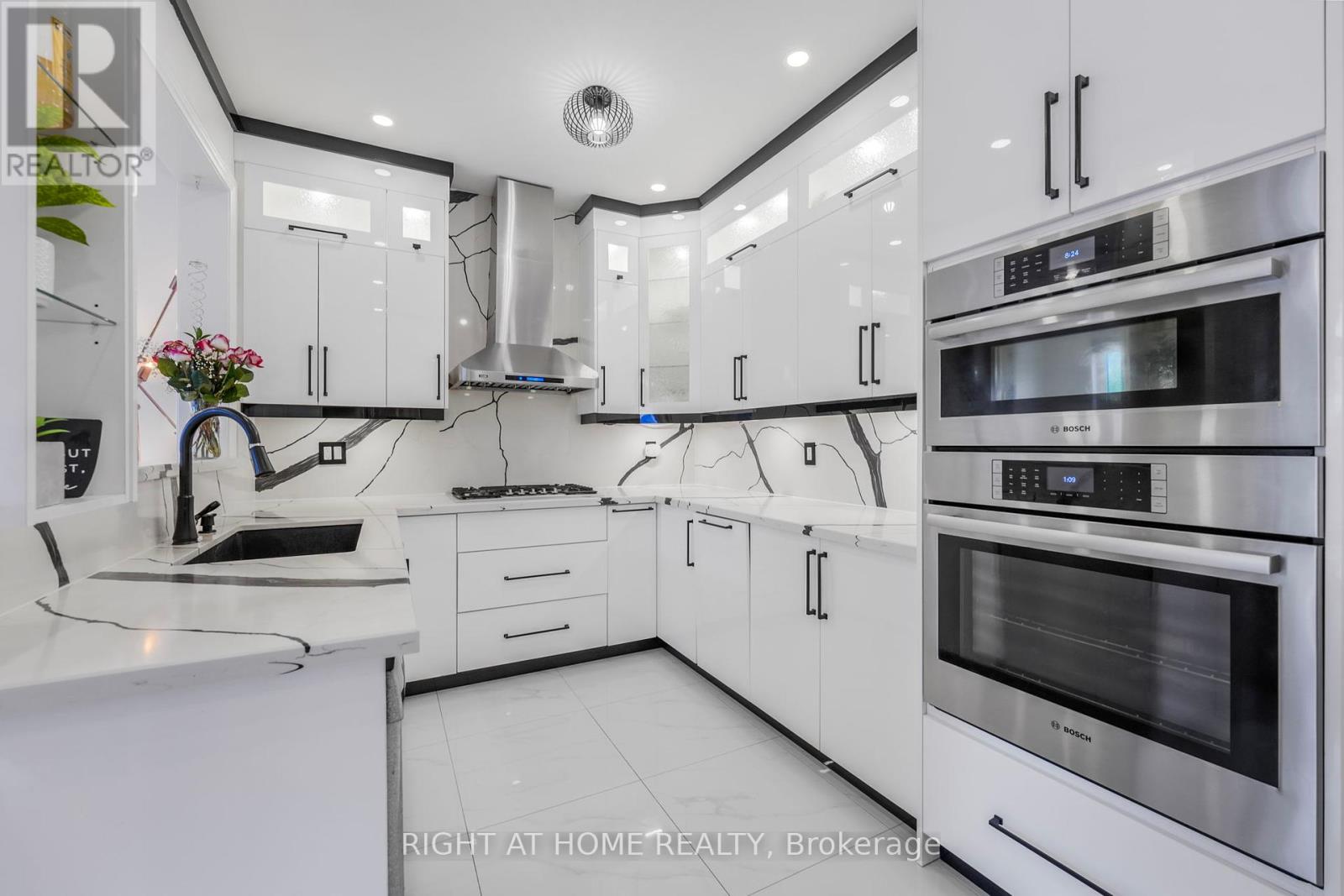 5651 Patron Cove E, Mississauga, Ontario  L5M 7G4 - Photo 10 - W12429797