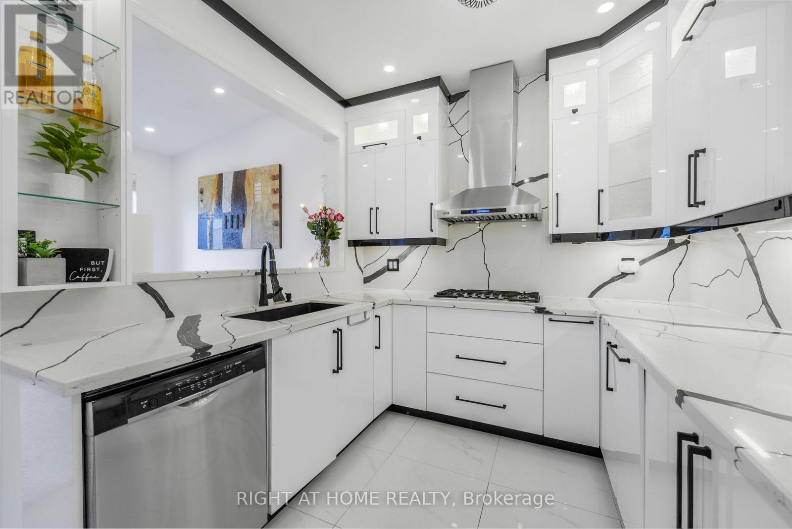 5651 Patron Cove E, Mississauga, Ontario  L5M 7G4 - Photo 11 - W12429797