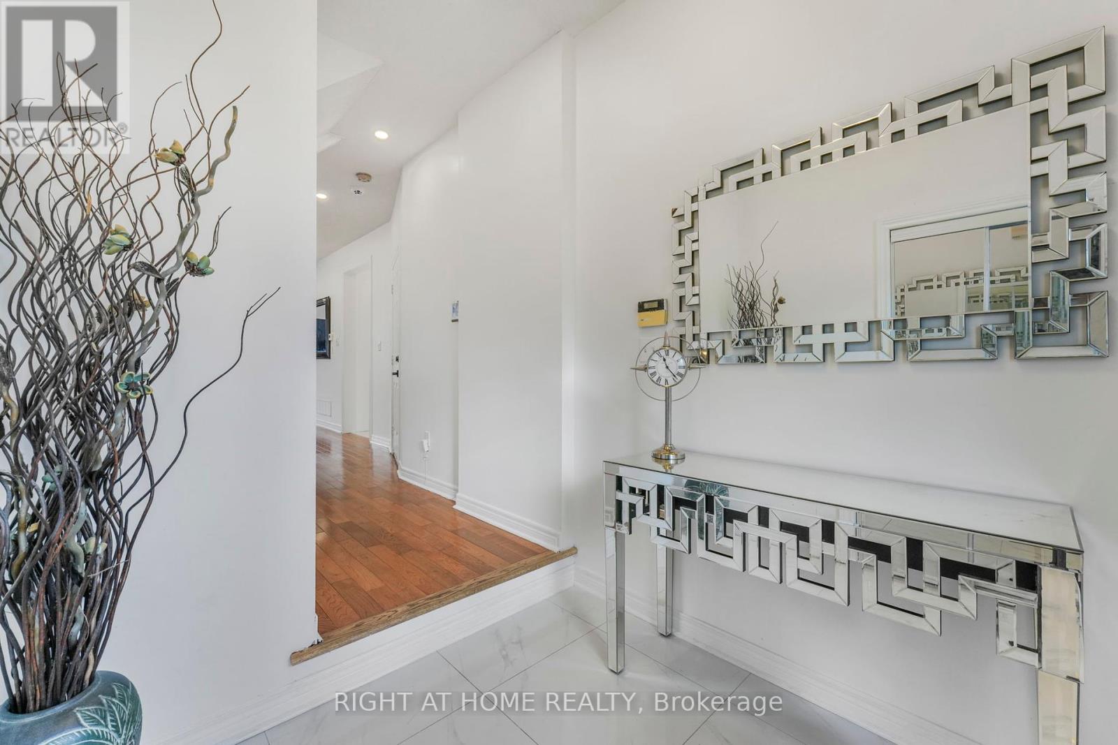 5651 Patron Cove E, Mississauga, Ontario  L5M 7G4 - Photo 5 - W12429797
