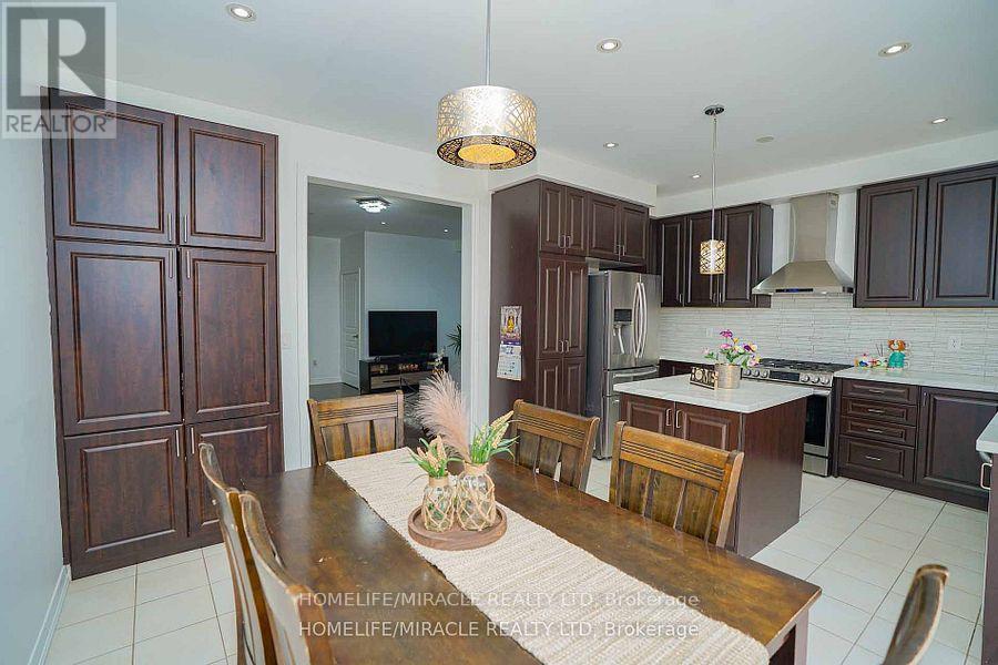 79 Lesabre Crescent, Brampton, Ontario  L6P 3Z9 - Photo 14 - W12429798