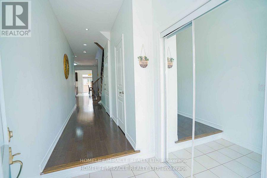79 Lesabre Crescent, Brampton, Ontario  L6P 3Z9 - Photo 4 - W12429798