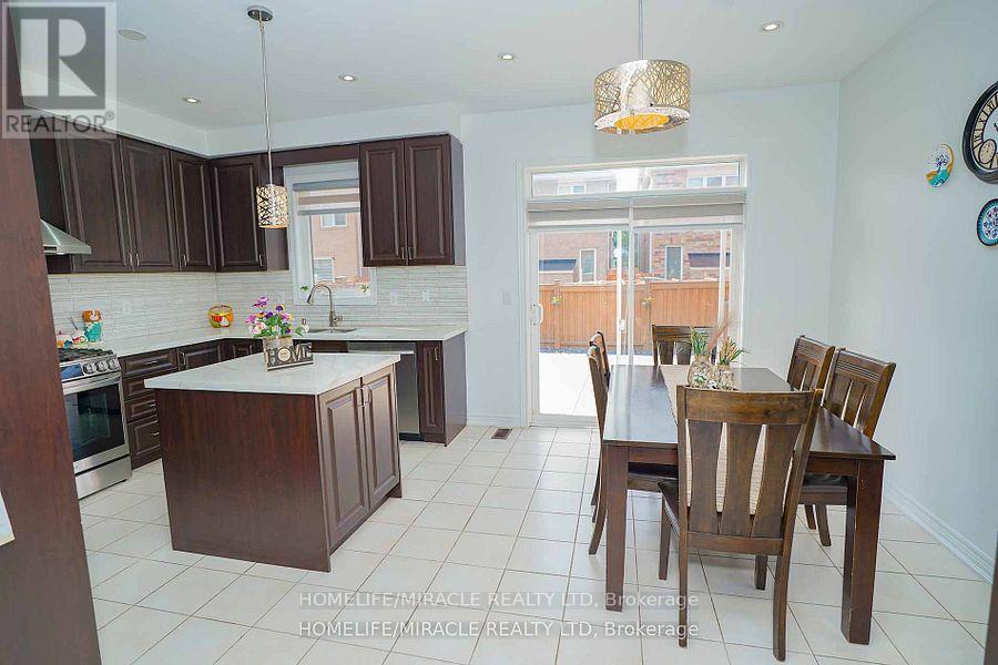 79 Lesabre Crescent, Brampton, Ontario  L6P 3Z9 - Photo 9 - W12429798