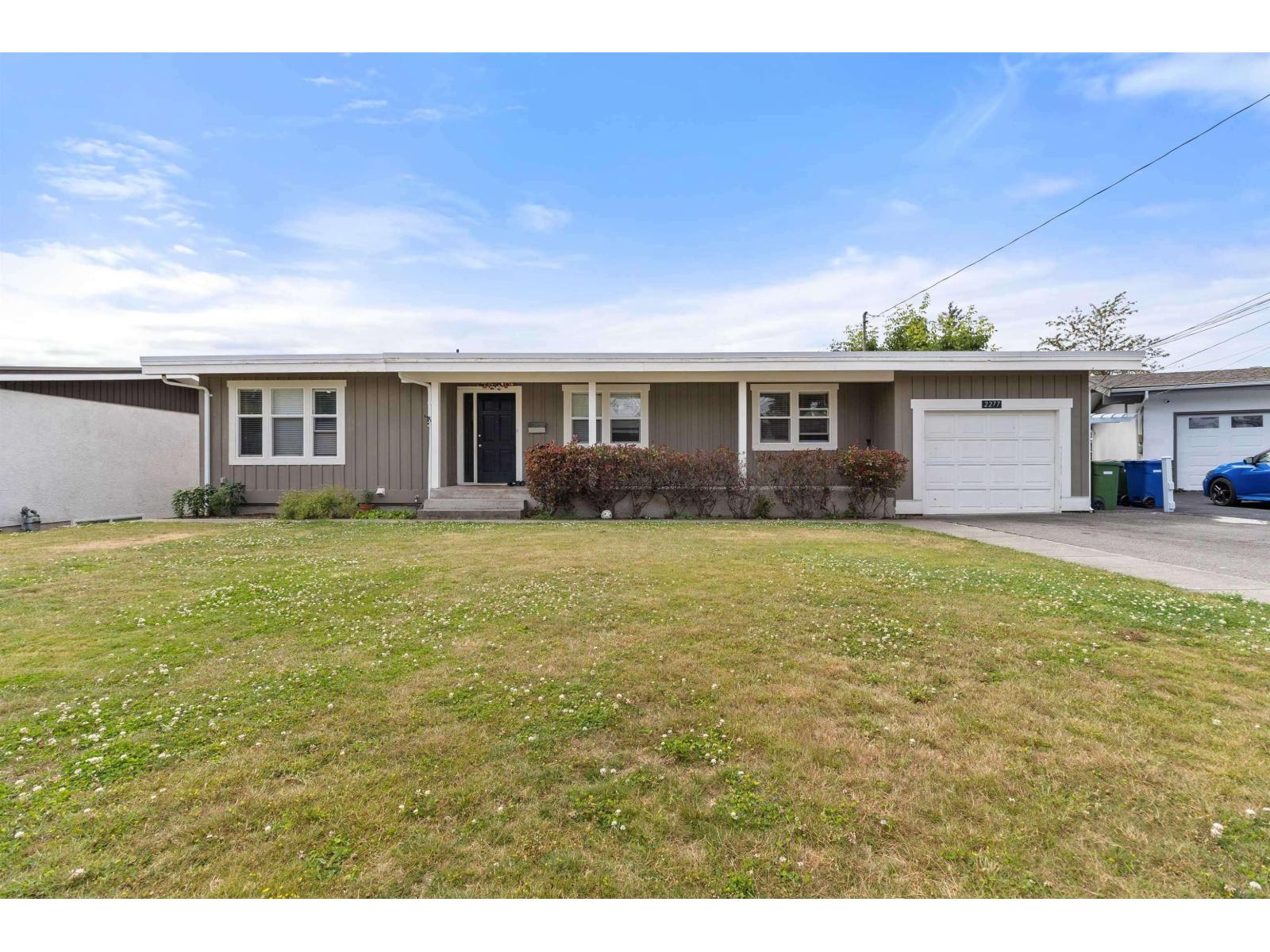 2277 Rainier Street, Abbotsford, British Columbia  V2T 3E6 - Photo 2 - R3043172