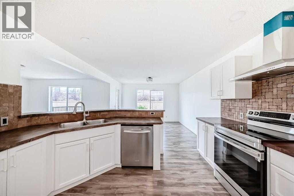 120 Springmere Grove, Chestermere, Alberta  T1X 0B5 - Photo 4 - A2256501