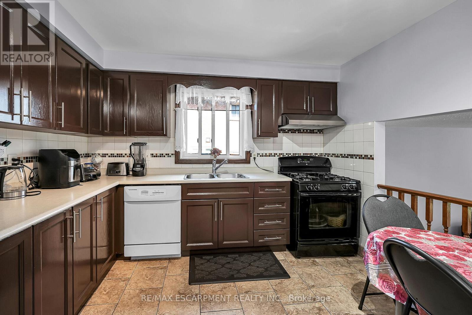 140 Solomon Crescent, Hamilton, Ontario  L8W 2G7 - Photo 12 - X12429821