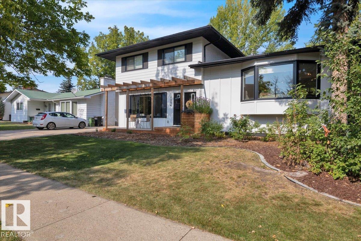 16204 Patricia Dr Nw, Edmonton, Alberta  T5R 5N5 - Photo 3 - E4458292