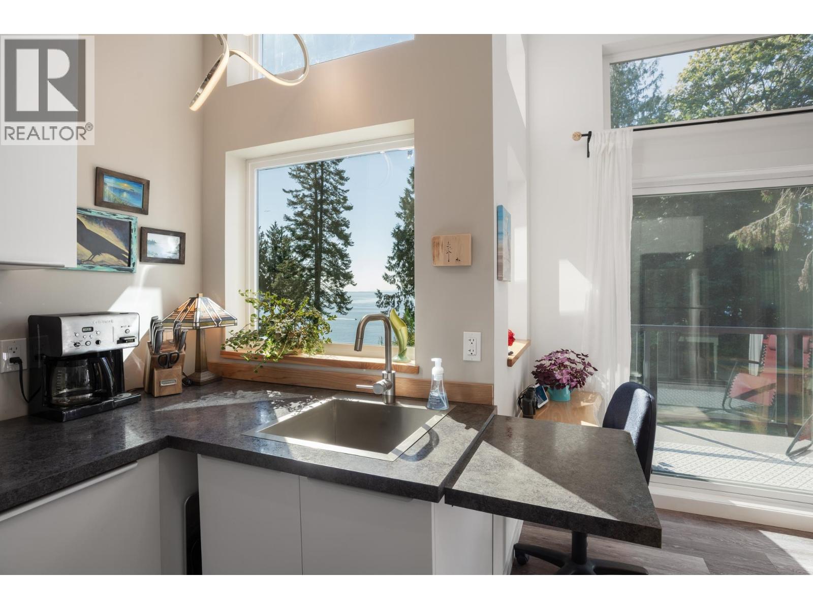 7835 Redrooffs Road, Halfmoon Bay, British Columbia  V7Z 1A4 - Photo 12 - R3052783