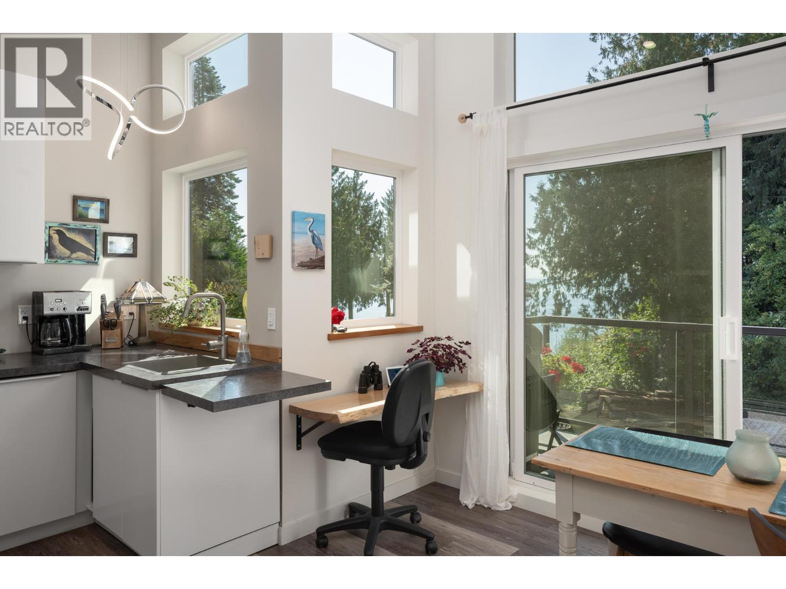 7835 Redrooffs Road, Halfmoon Bay, British Columbia  V7Z 1A4 - Photo 13 - R3052783