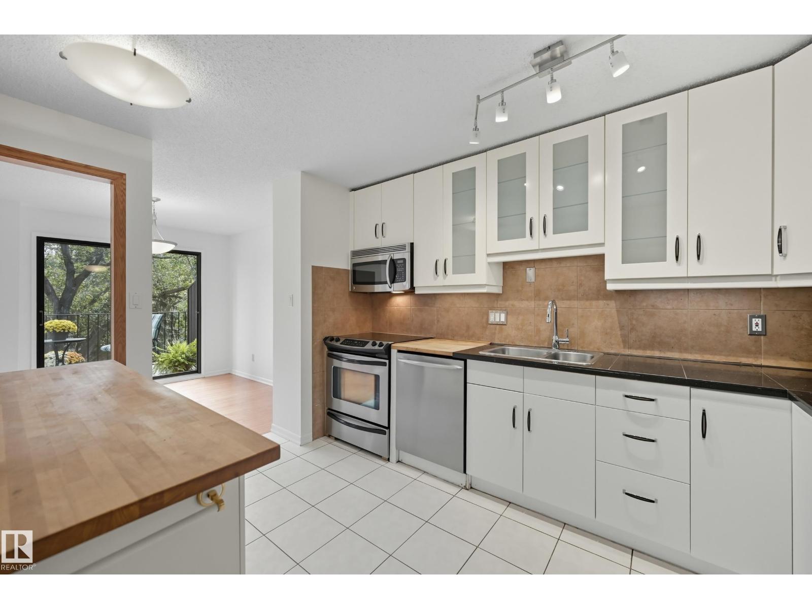 183 Hearthstone Nw, Edmonton, Alberta  T6H 5E5 - Photo 10 - E4459759