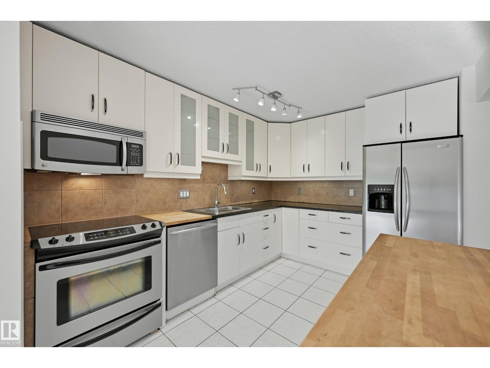 183 Hearthstone Nw, Edmonton, Alberta  T6H 5E5 - Photo 9 - E4459759