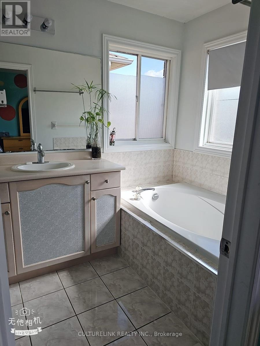 25 Red Hawk Road, Toronto, Ontario  M1B 6B2 - Photo 16 - E12429834