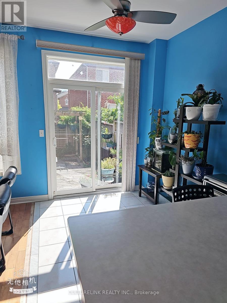 25 Red Hawk Road, Toronto, Ontario  M1B 6B2 - Photo 7 - E12429834