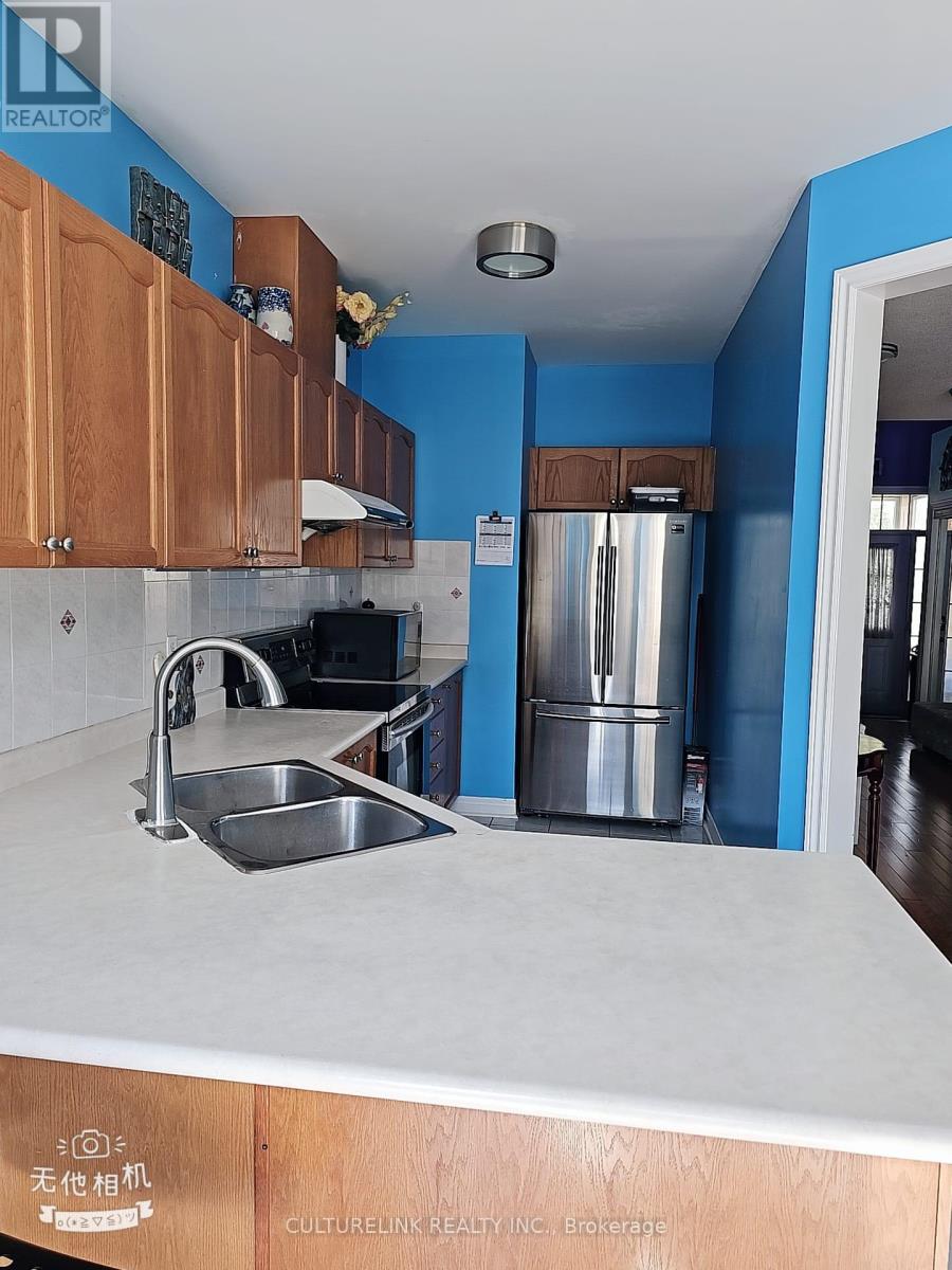 25 Red Hawk Road, Toronto, Ontario  M1B 6B2 - Photo 8 - E12429834
