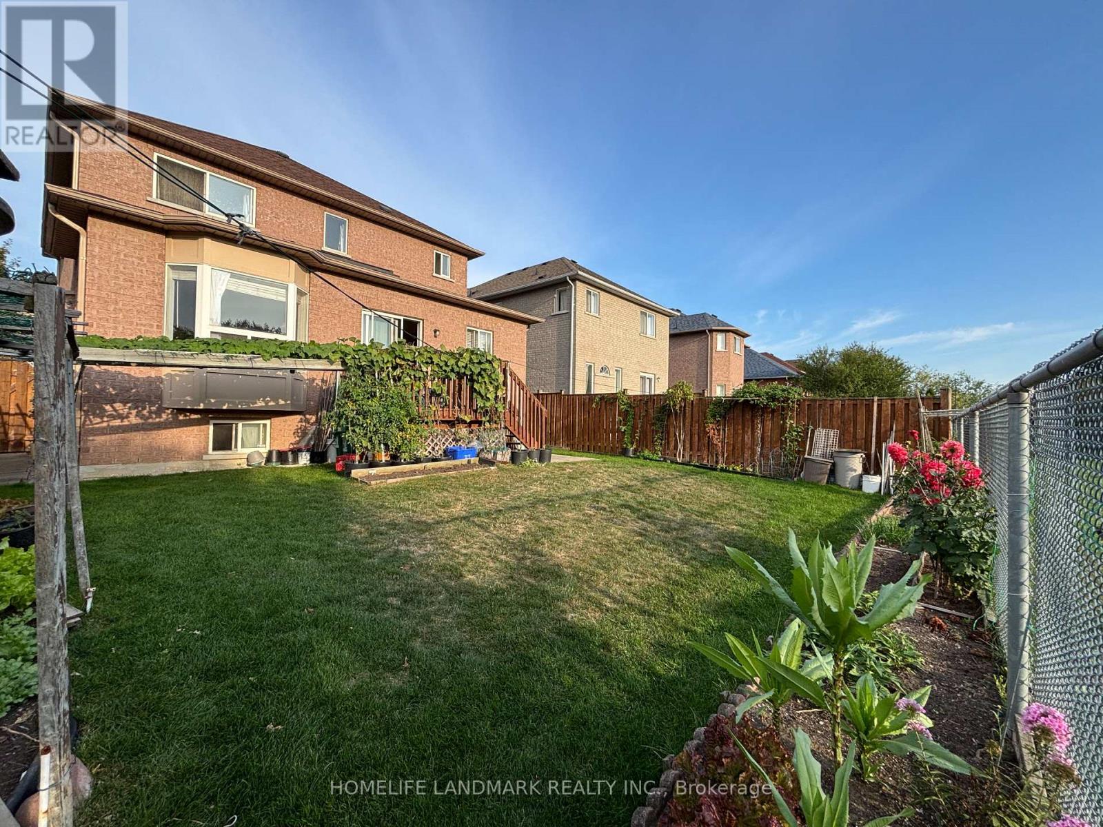 28 Stonebridge Boulevard, Toronto, Ontario  M1W 4A7 - Photo 4 - E12429870