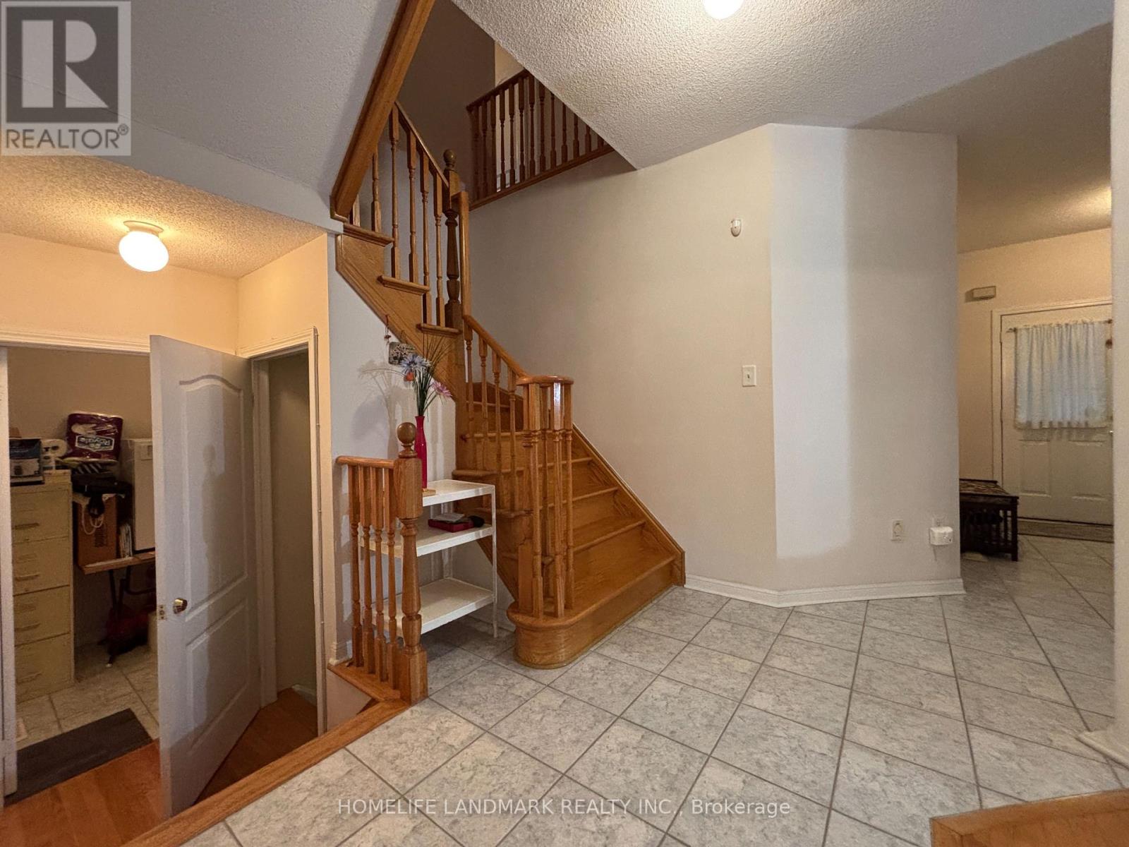 28 Stonebridge Boulevard, Toronto, Ontario  M1W 4A7 - Photo 7 - E12429870