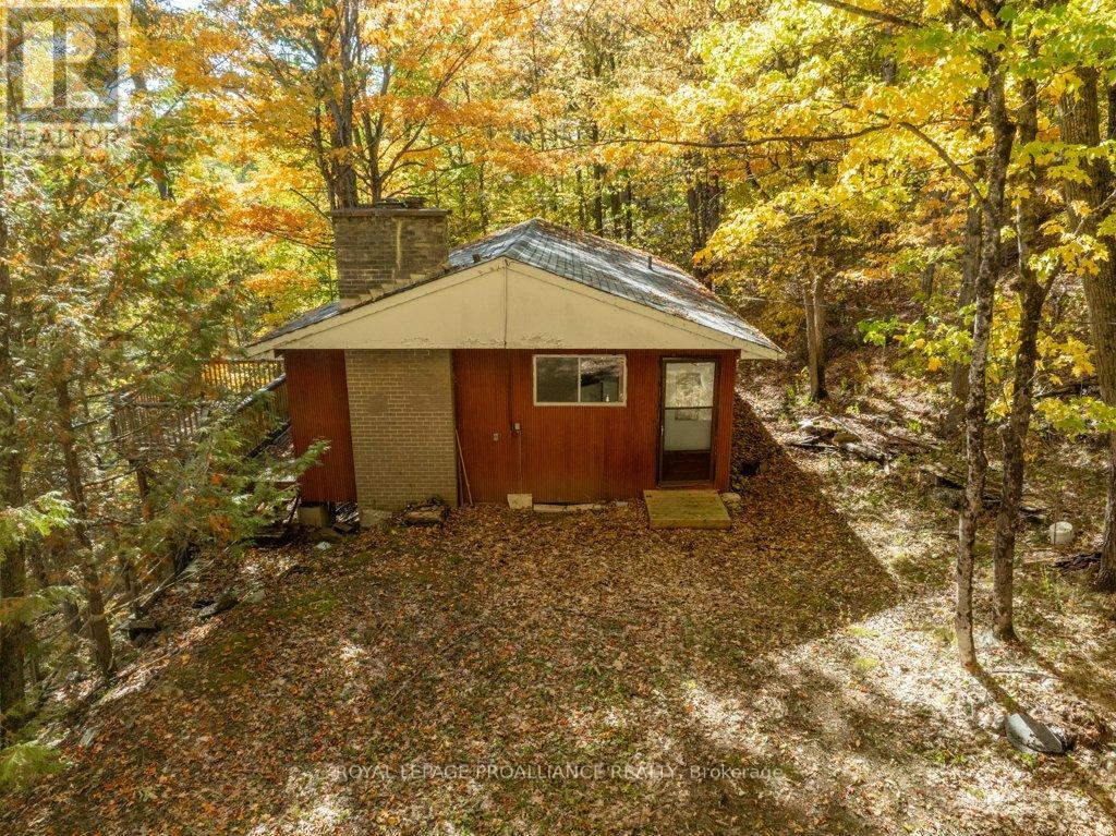 1042 East Flieler Lane, Frontenac, Ontario K0H 1K0 - Photo 14 - X12429865