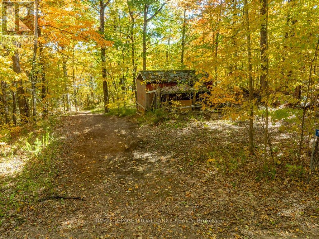 1042 East Flieler Lane, Frontenac, Ontario K0H 1K0 - Photo 16 - X12429865