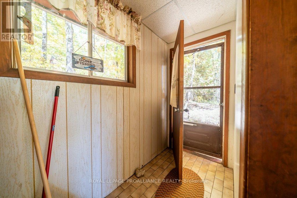 1042 East Flieler Lane, Frontenac, Ontario K0H 1K0 - Photo 17 - X12429865