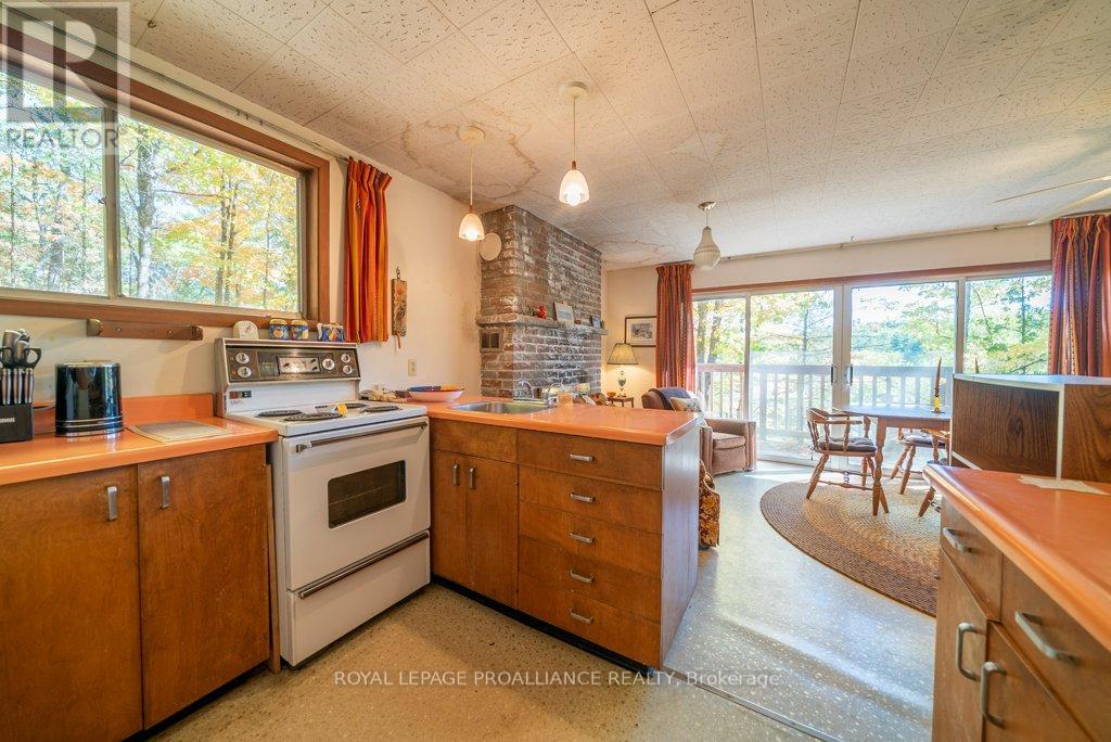 1042 East Flieler Lane, Frontenac, Ontario K0H 1K0 - Photo 18 - X12429865