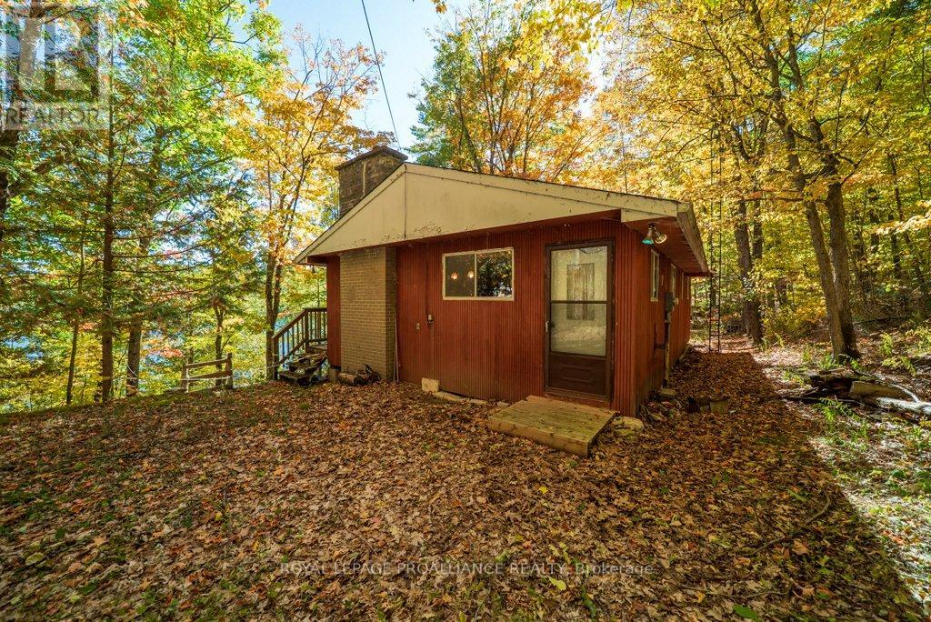 1042 East Flieler Lane, Frontenac, Ontario K0H 1K0 - Photo 2 - X12429865