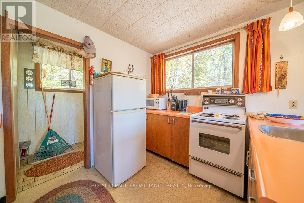 1042 East Flieler Lane, Frontenac, Ontario K0H 1K0 - Photo 20 - X12429865