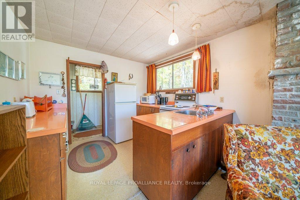 1042 East Flieler Lane, Frontenac, Ontario K0H 1K0 - Photo 21 - X12429865