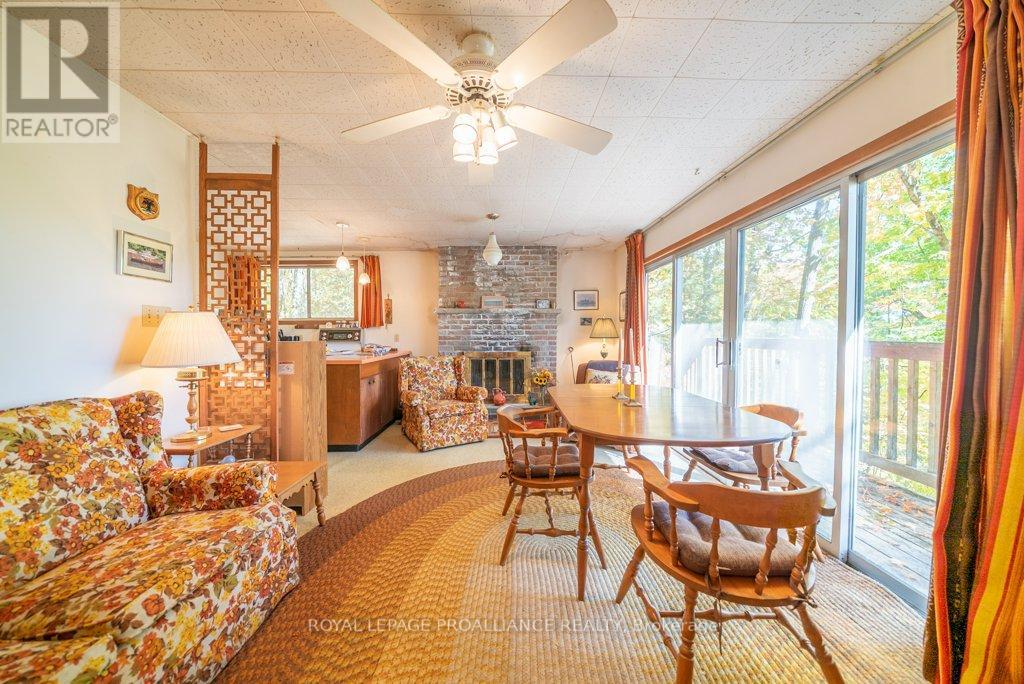 1042 East Flieler Lane, Frontenac, Ontario K0H 1K0 - Photo 25 - X12429865