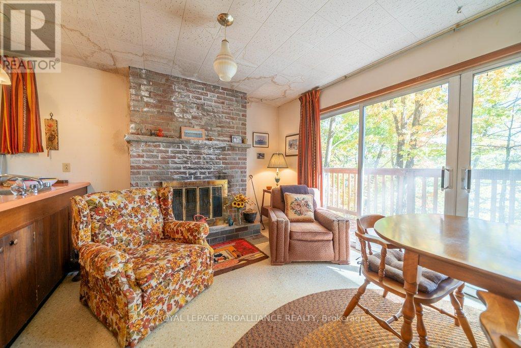 1042 East Flieler Lane, Frontenac, Ontario K0H 1K0 - Photo 26 - X12429865