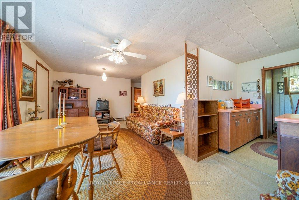 1042 East Flieler Lane, Frontenac, Ontario K0H 1K0 - Photo 27 - X12429865