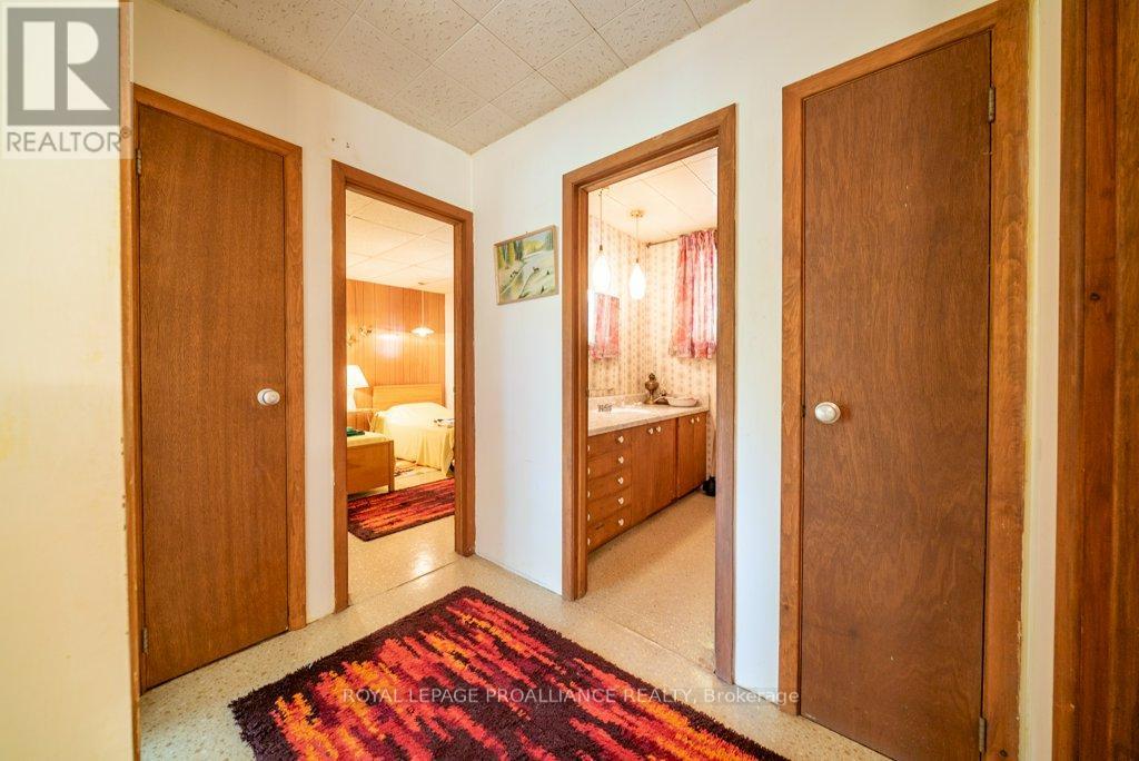 1042 East Flieler Lane, Frontenac, Ontario K0H 1K0 - Photo 29 - X12429865