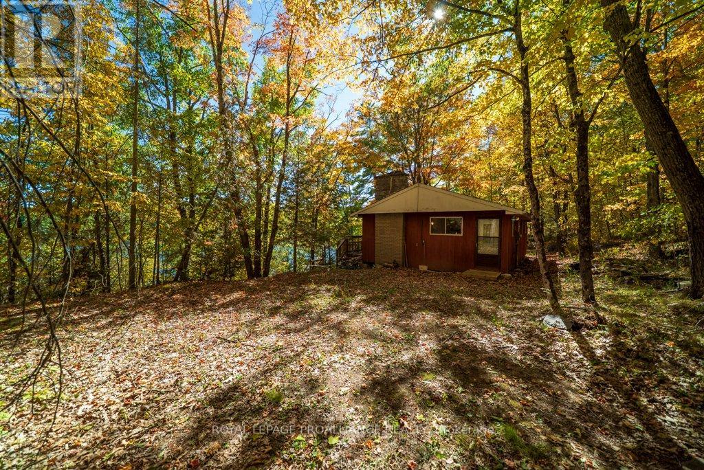 1042 East Flieler Lane, Frontenac, Ontario K0H 1K0 - Photo 3 - X12429865