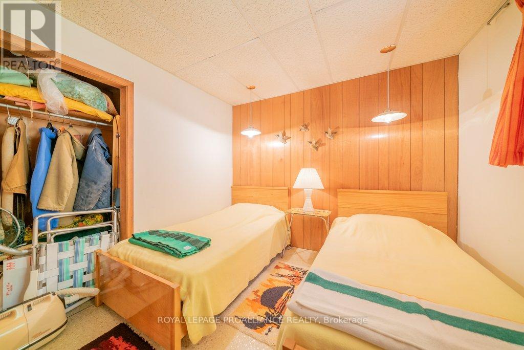 1042 East Flieler Lane, Frontenac, Ontario K0H 1K0 - Photo 33 - X12429865