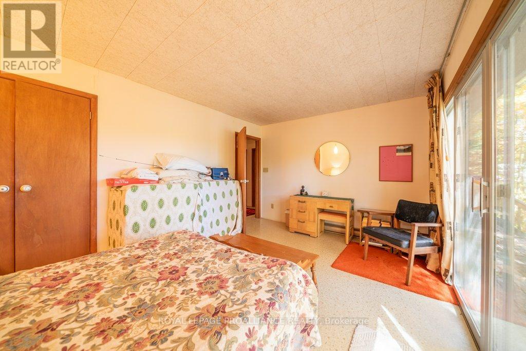 1042 East Flieler Lane, Frontenac, Ontario K0H 1K0 - Photo 35 - X12429865