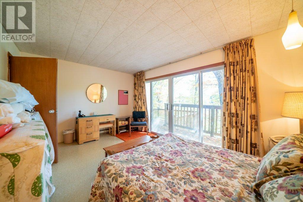 1042 East Flieler Lane, Frontenac, Ontario K0H 1K0 - Photo 36 - X12429865