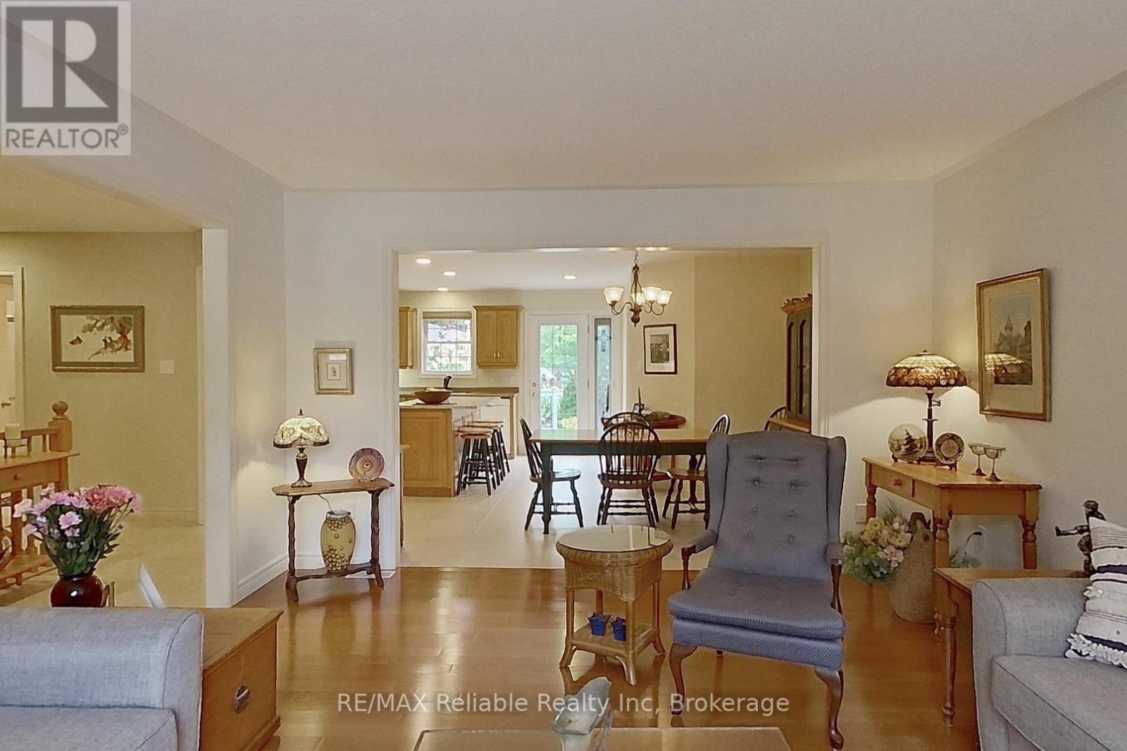8 Beilby Street, Goderich, Ontario  N7A 4L1 - Photo 10 - X12429934