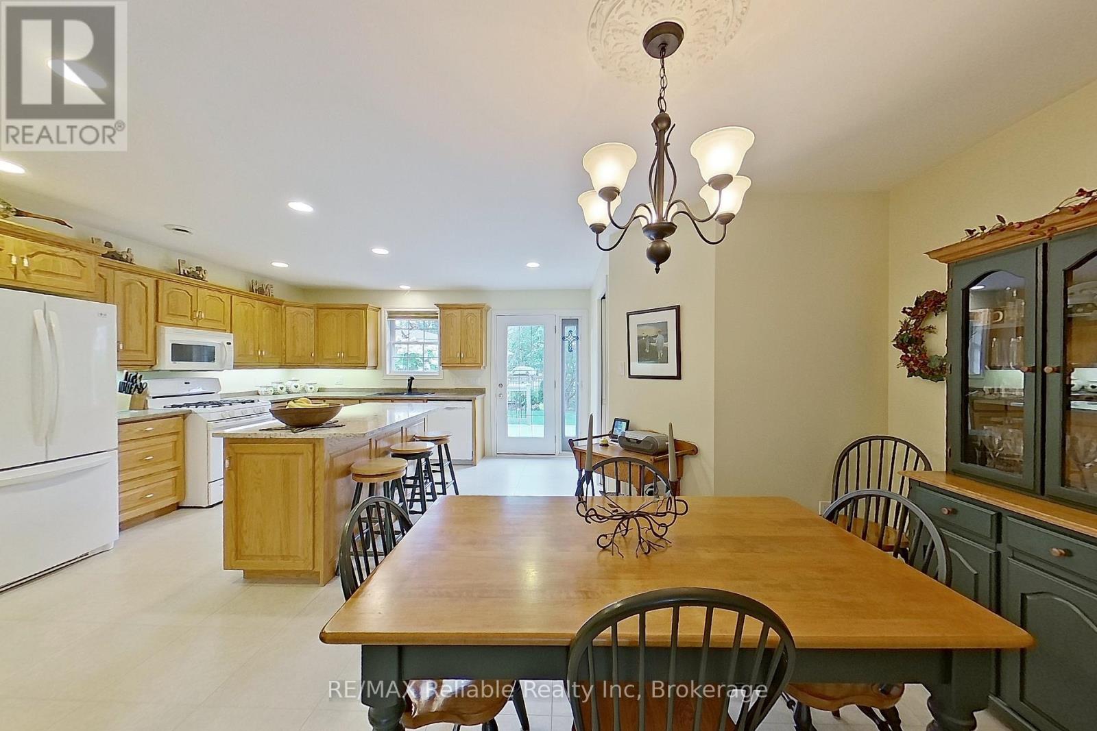 8 Beilby Street, Goderich, Ontario  N7A 4L1 - Photo 11 - X12429934