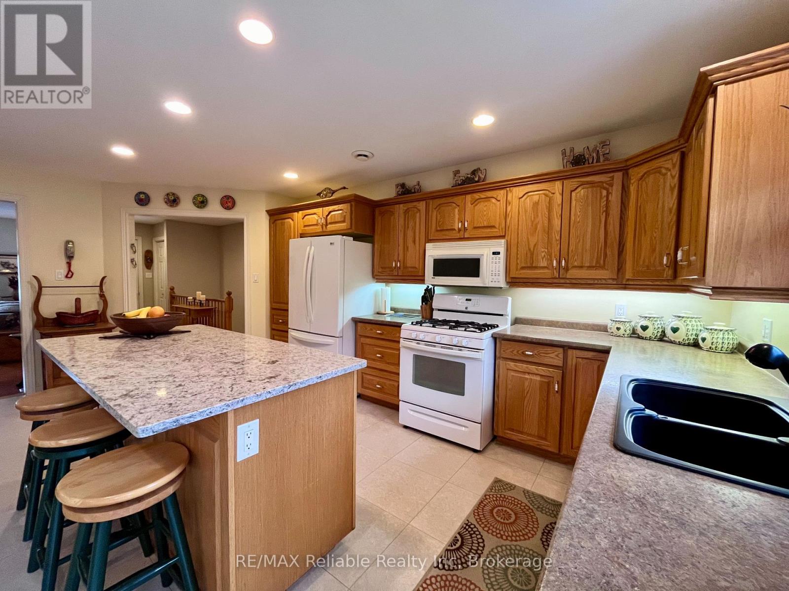 8 Beilby Street, Goderich, Ontario  N7A 4L1 - Photo 15 - X12429934