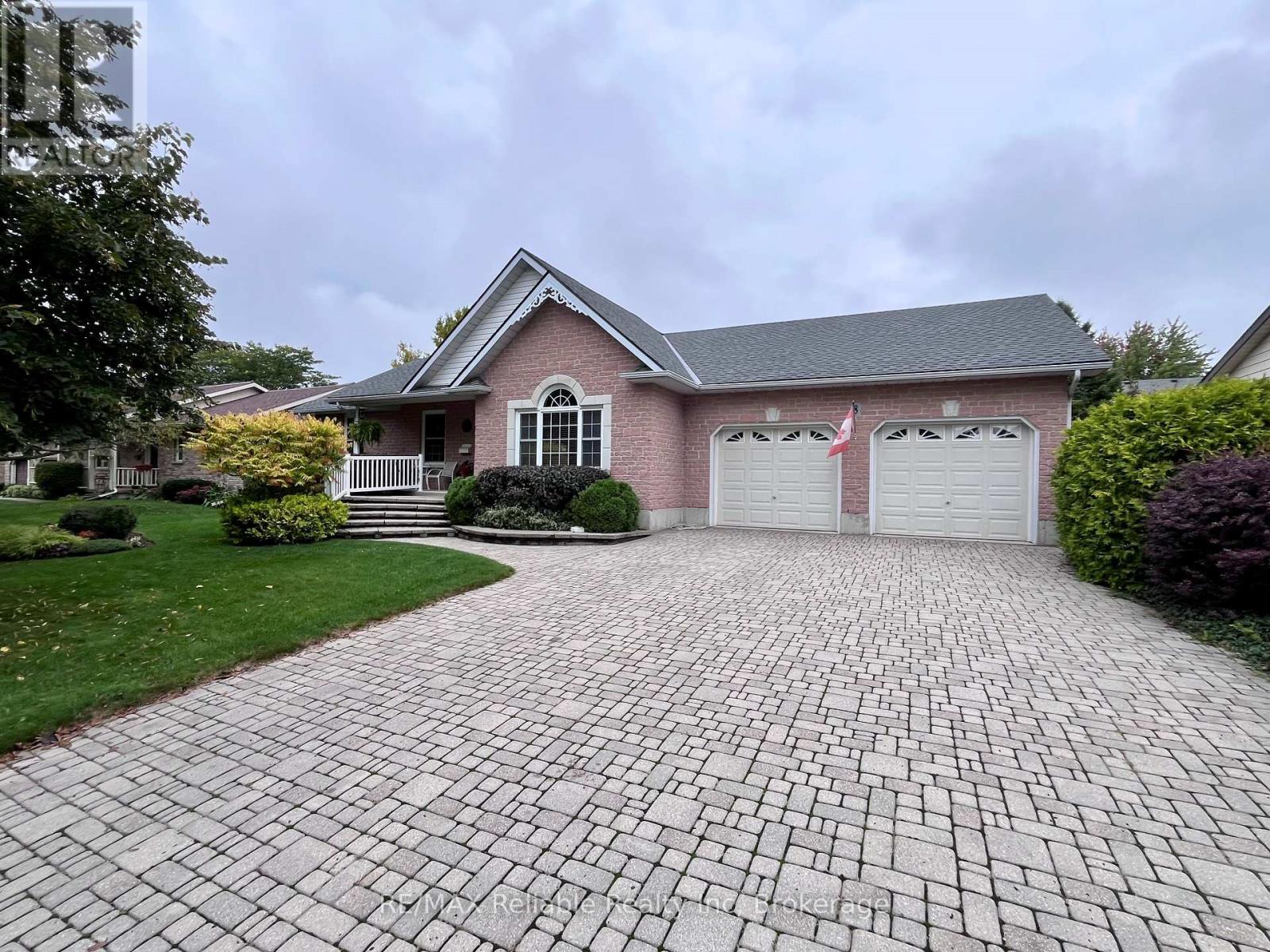 8 Beilby Street, Goderich, Ontario  N7A 4L1 - Photo 2 - X12429934