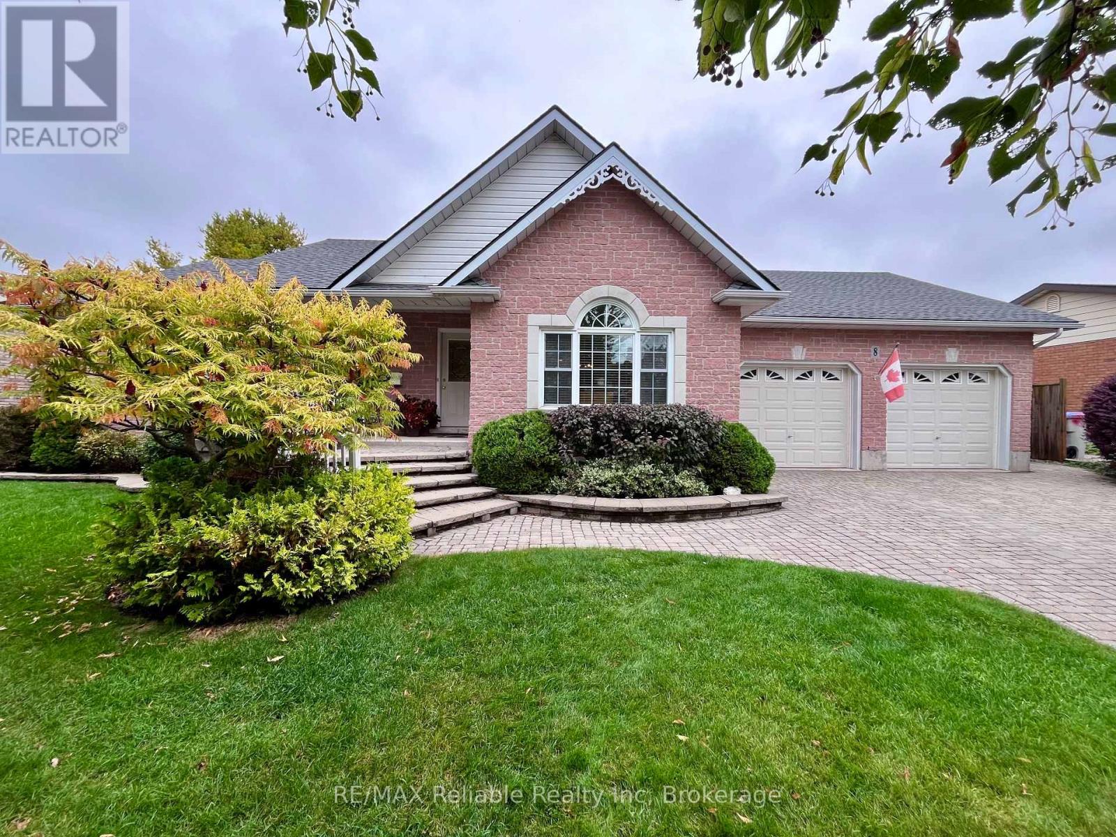8 Beilby Street, Goderich, Ontario  N7A 4L1 - Photo 3 - X12429934