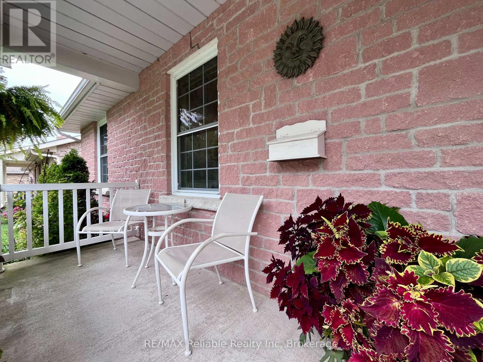 8 Beilby Street, Goderich, Ontario  N7A 4L1 - Photo 6 - X12429934