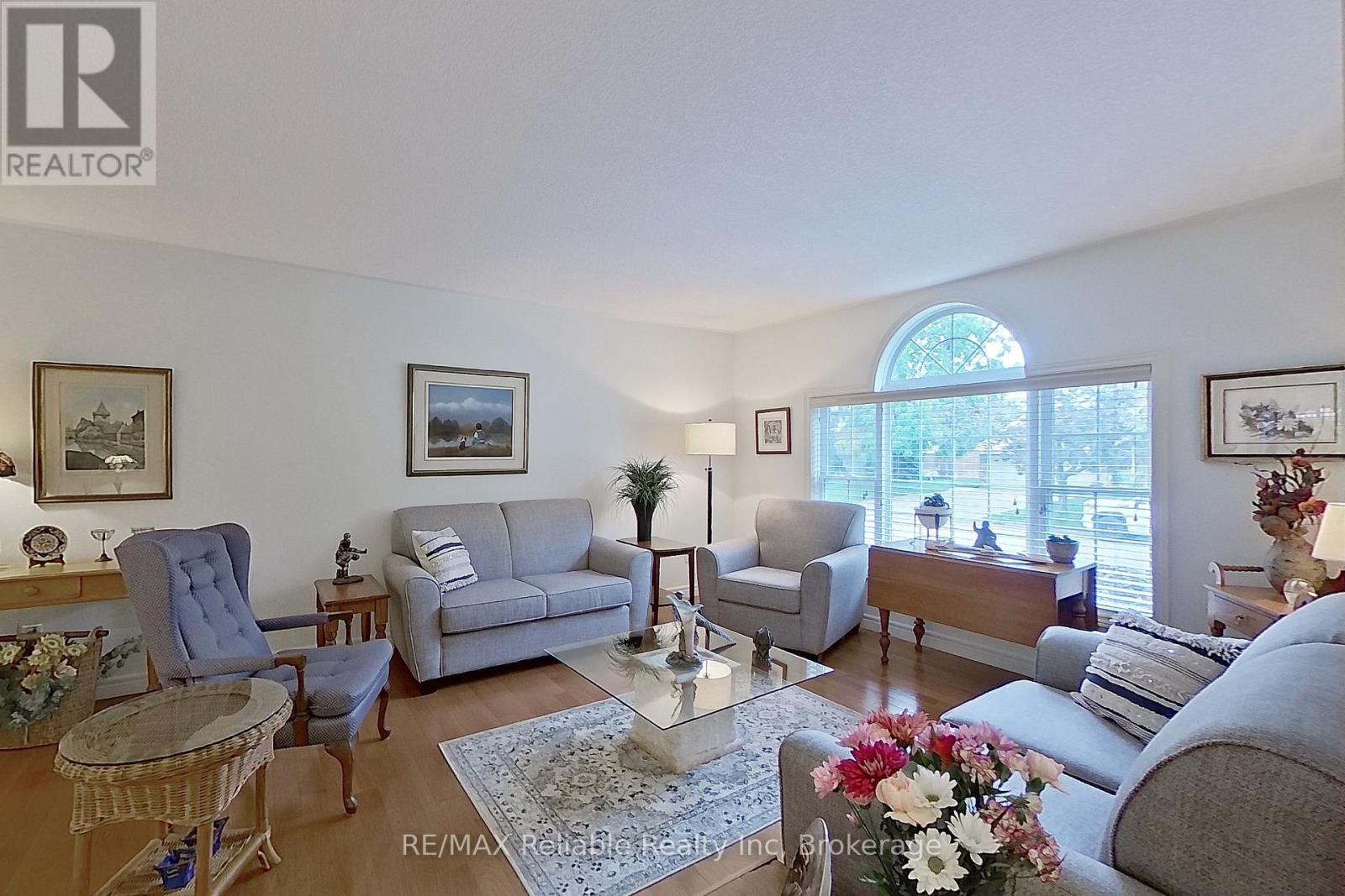 8 Beilby Street, Goderich, Ontario  N7A 4L1 - Photo 8 - X12429934