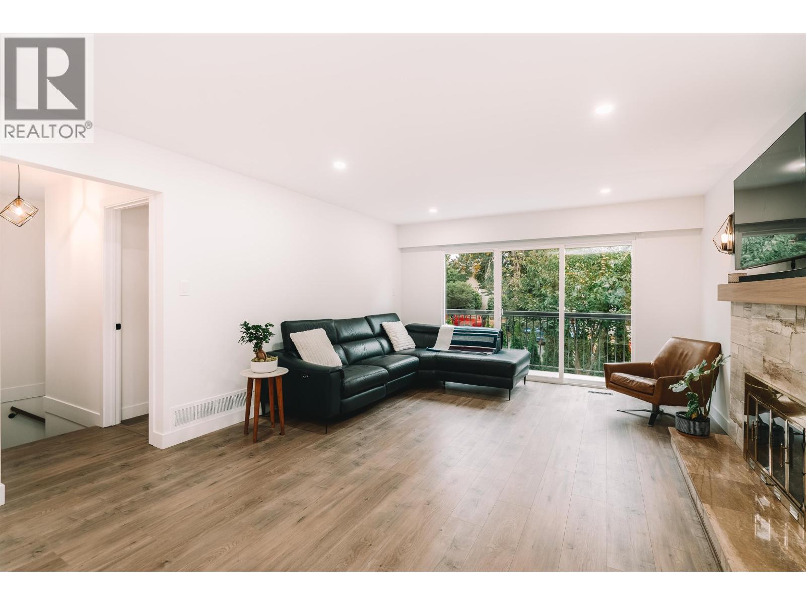 5885 Sherbrooke Street, Vancouver, British Columbia  V5W 3N1 - Photo 4 - R3050916